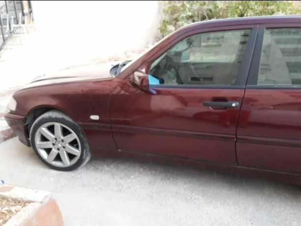 مرسيدس C200 توب نظافة للبيع السيارة بالصلاة على النبي مش ناقصها برغي فحص 3 جيد وقصعة كما هو مرفق بالصور مفتاحين شفط مري ضب كهربا كندشن شغال 100 بالمية حامي بارد نظامين للوقود عادي ورياضي اقتصادي...