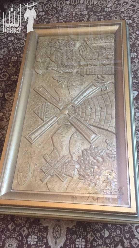 طقم كنابيات فخم بحاله ممتازه مع سجاده كبيره وطاولات قزاز وخشب مصري محفر وطاولتين صغار سحب ضيافه مع بردايه ٥٥٠ دينار هاتف رقم ٠٧٩٨٤٥٦٢٣٧