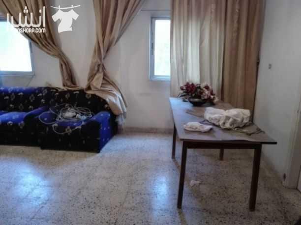 بيت مستقل قديم للبيع عل درج في حي نزال منطقه بدر لفتا شارع باب الساهره عمر البناء ٤٠ سنه مساحه الارض ٢٣٩متر مكون من طابقين الطابق الأول مساحته ٦٠متر مكون غرفتين نوم وحمام ومطبخ وساحه اماميه والطابق ال...