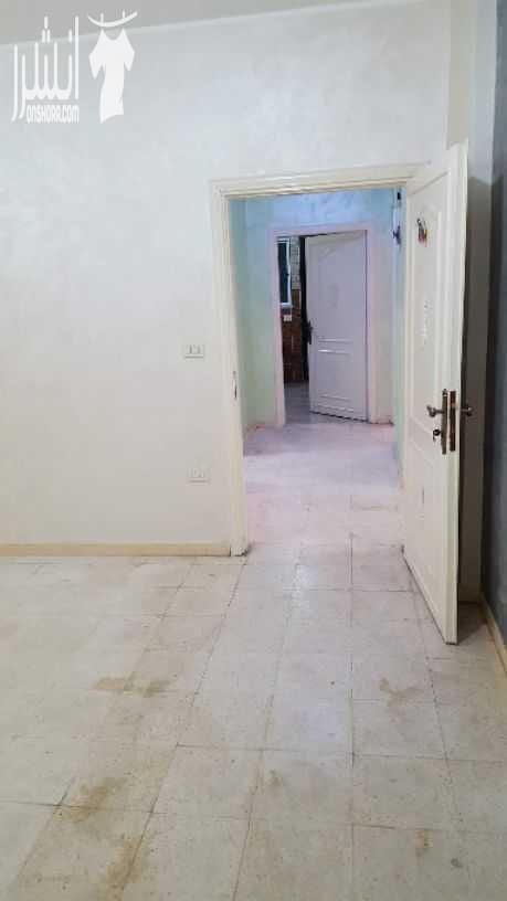 شقة للإيجار .. طابق ثاني
ساعات الماء والكهرباء منفصلين ..
الشقة مكومة من ٣ غرف وحمامين ومطبخ وساحة خلفية عند المطبخ
العنوان : المنارة_بجانب التدريب المهني