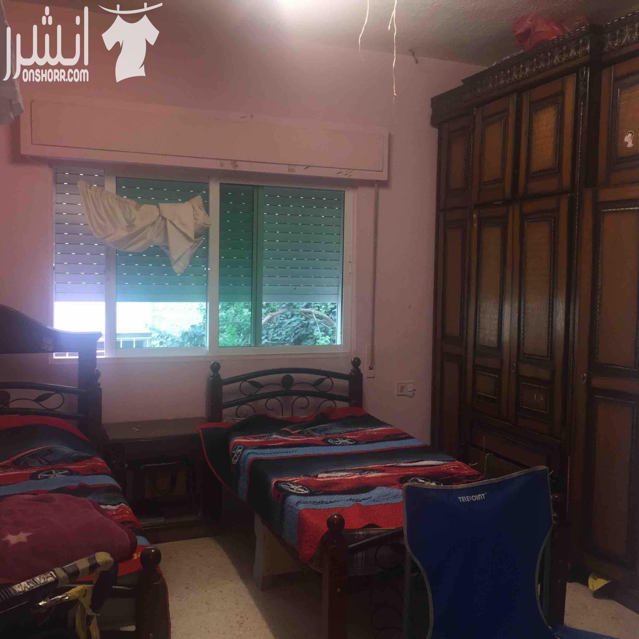 شقة طابقية مساحتها ١٩٠ متر في ضاحية الامير حسن للبيع الشقة طابق اول فوق الارضي مباشرة ٣ غرف نوم (واحدة ماستر) ٣ حمامات صالة و طبخ امريكي ( خشب بلوط) وصالون كبير وحمام ضيوف برندة الشقة مطلة على اكث...