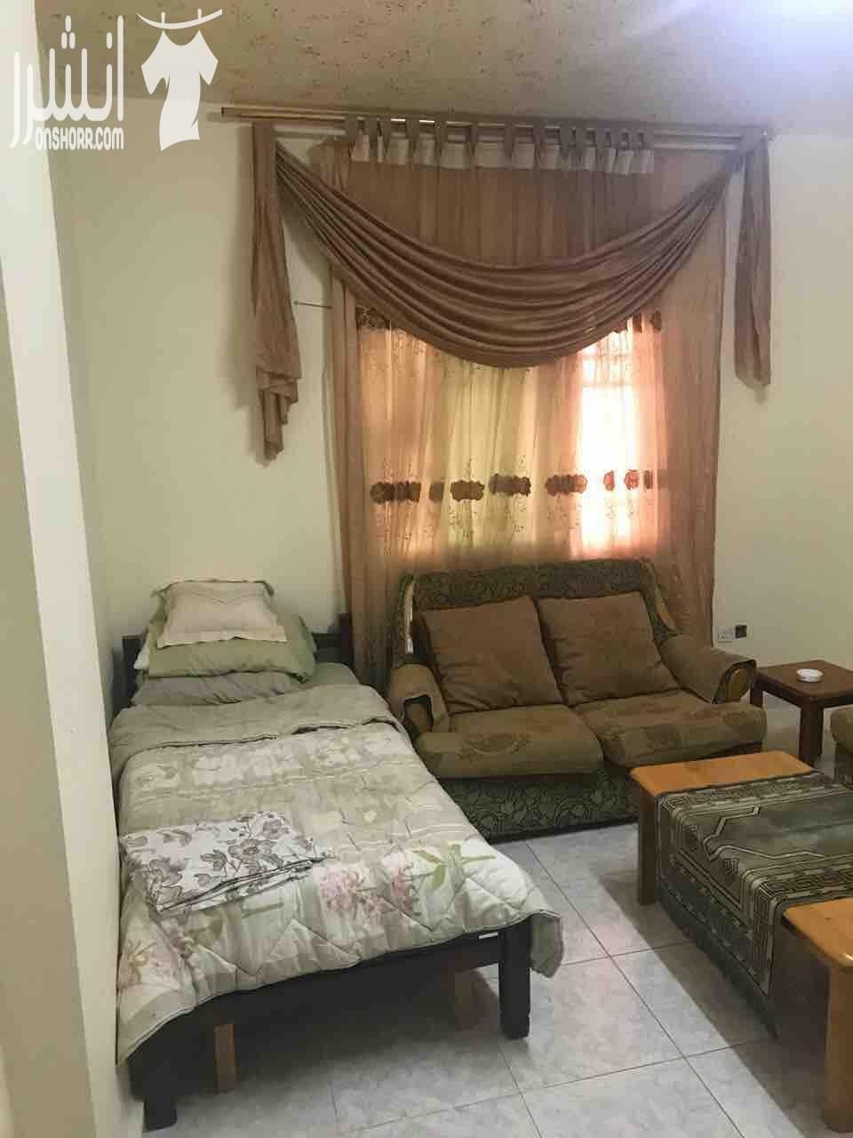استديو أرضي مساحته سبعين متر .مدخل خارجي.شارع مصطفى ابو سويلم ،دوار التطبيقيه،خلف اتصالات اورانج. السعر مئتان دينار في الشهر قابل للتفاوض.0799895101