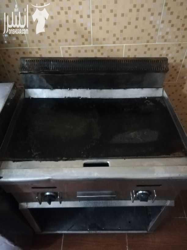 عده مطعم للبيع ثلاجه لحمه (( تعليق)) ثلاجه عرض ديلي (بعلبكي ) سياخ شوي ستانلس عريض ورفيع .. جريل.. حافظه ستانلس ستيل (( هيتر تسخين))) ثلاجه سلطات ((8جاطات)) ماكنه لحمه قياس 22 السعر كامل للعده 1500...