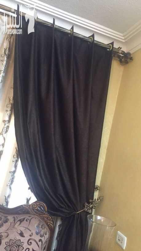طقم غرفة ضيوف مع طاولات مصري محفر قزاز وخشب وحده كبيره وتنتين صغار وسجاده جديده كامل الغرفه وطاولتين سحب سيرفس وبردايه غرفه كامله بسعر ٥٥٠ دينار مستعجل بداعي السفر هاتف رقم ٠٧٩٨٤٥٦٢٣٧