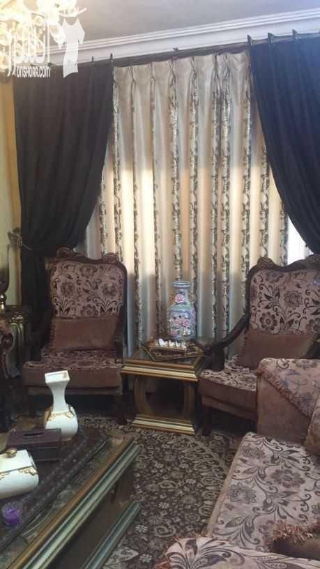 طقم غرفة ضيوف مع طاولات مصري محفر قزاز وخشب وحده كبيره وتنتين صغار وسجاده جديده كامل الغرفه وطاولتين سحب سيرفس وبردايه غرفه كامله بسعر ٥٥٠ دينار مستعجل بداعي السفر هاتف رقم ٠٧٩٨٤٥٦٢٣٧