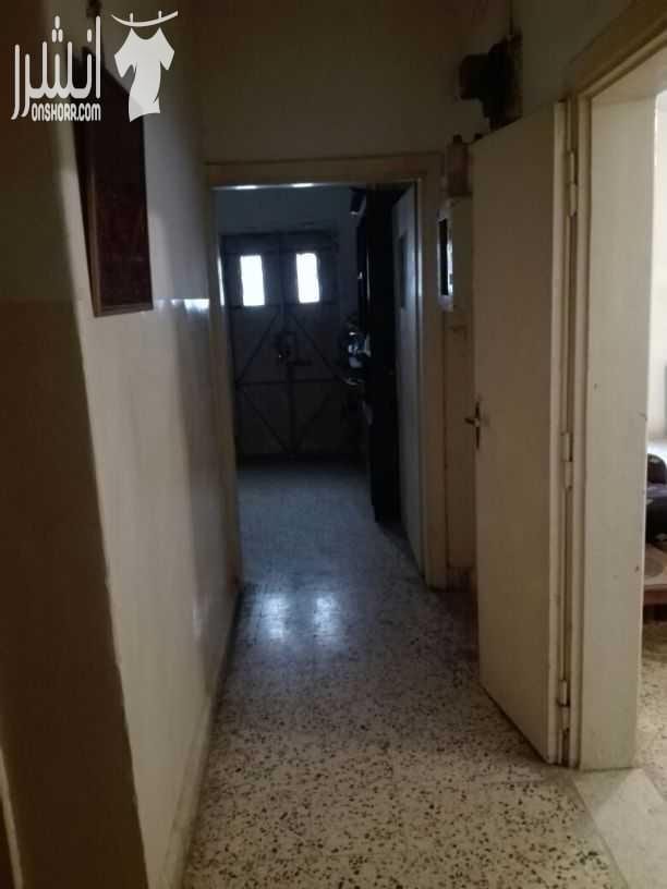 بيت مستقل قديم للبيع عل درج في حي نزال منطقه بدر لفتا شارع باب الساهره عمر البناء ٤٠ سنه مساحه الارض ٢٣٩متر مكون من طابقين الطابق الأول مساحته ٦٠متر مكون غرفتين نوم وحمام ومطبخ وساحه اماميه والطابق ال...