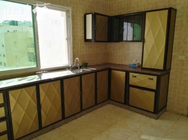 شقة فارغه للإيجار 3 غرف نوم واحده ماستر.3حمامات.بلكونه.صالون معيشه .بئر ماء اضافي مع مضخه.مصعد.طابق ثاني.عمر البناء 6 سنوات. منطقة الجبيهه.اشارة المنهل خلف مدارس الإبداع تلفون. 0795574097 0797807871