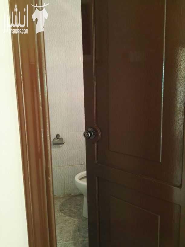 شقة فارغه للإيجار 3 غرف نوم واحده ماستر.3حمامات.بلكونه.صالون معيشه .بئر ماء اضافي مع مضخه.مصعد.طابق ثاني.عمر البناء 6 سنوات. منطقة الجبيهه.اشارة المنهل خلف مدارس الإبداع تلفون. 0795574097 0797807871