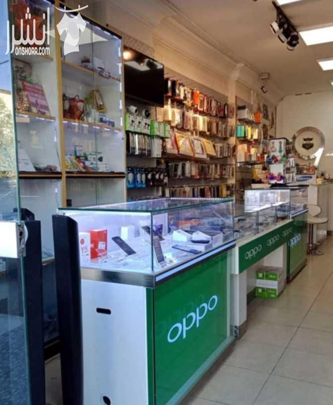 محل تجاري لبيع وصيانة الاجهزة الخلوية و الكمبيوترات وبيع الاكسسوارات وبيع بطاقات الشحن المدفوعة مسبقا وخطوط الهواتف المتنقلة بالاضافة الى تصوير الوثائق و الخدمات الطلابية و القرطاسية. المحل طابقين ب...