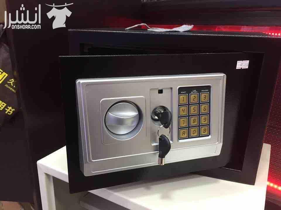 يتوفر خزنات ( قاصات ) بجودة عالية (مصفحة ) بافضل الاسعار بحجمين مختلفين 200*310*200 ب 35 دينار 250*350*250 ب 45 دينار