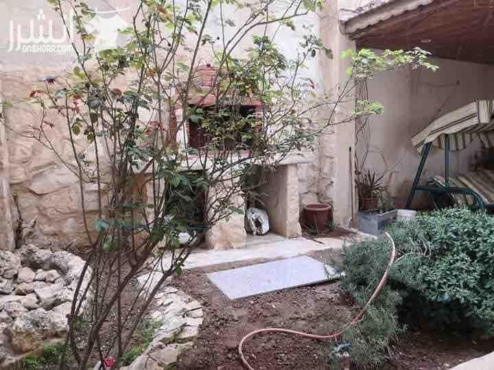 شقة للبيع في الجبيهة بالقرب من مدارس الإبداع التربوي تسوية غير مضغوطة مساحة ١٦٢ متر مربع تتكون من ٣ غرف نوم ٣ حمامات صالون كبيرة وغرفة معيشة كبيرة مطلخ راكب وتدفئة مركزية حديقة ٦٠ متر مربع باربكيو و...
