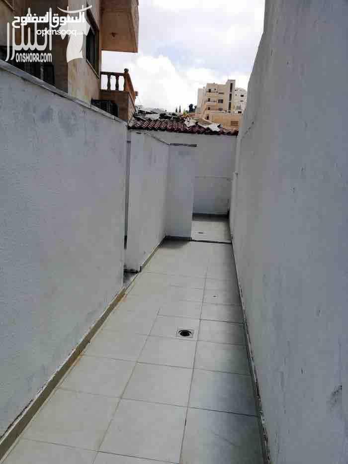 شقق عدد 4 بجانب بعض مفروشة للطلاب الجامعات بجانب الجامعة الاردنية طلوع نفين شقة مفروشة و مجهزة بلكامل مع مكيفات بسعر180 دينار شهري 50 تأمين مسترجع عند الانتهاء الكهرباء و الماء على المسأجر و ممك...