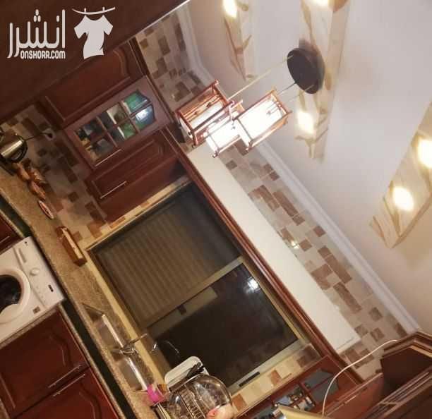 شقه للبيع المساحه ١٢٠م تقريبا طابق أول الموقع جبل الزهور بالقرب من مسجد خليل السالم مكونه من غرفة ضيوف وغرفة معيشه وغرفة نوم ماستر وغرفة نوم اطفال وحمام ومطبخ راكب وبرنده ويوجد اصانصيل وكراج عمر الإسك...