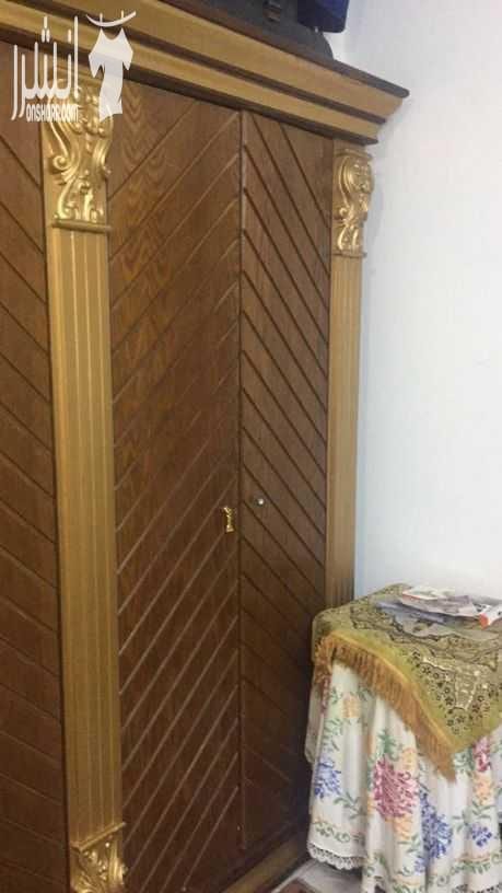 غرفة نوم اسره مصريه فخمه تفصيل للبيع بحال ممتاز بسعر ٥٠٠ دينار مع بردايه شباك وبرداية اباجور وكومدينه عدد ٢ من غير فرشة تخت مستعجل بداعي السفر هاتف رقم ٠٧٩٨٤٥٦٢٣٧