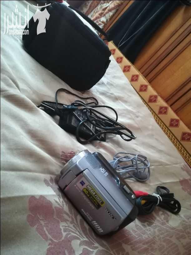 كاميرا sony جديدة غير مستعملة (80GB، up to 61 Hrs، 2000X Digital Zoom،recording (3Mbps) ،25X optical zoom ،مع جميع ملحقاتها الشاحن وصلة الكمبيوتر و وصلة جهاز التلفاز مع حقيبة لها، للجادين فقط التواصل...