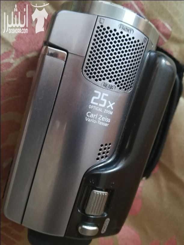 كاميرا sony جديدة غير مستعملة (80GB، up to 61 Hrs، 2000X Digital Zoom،recording (3Mbps) ،25X optical zoom ،مع جميع ملحقاتها الشاحن وصلة الكمبيوتر و وصلة جهاز التلفاز مع حقيبة لها، للجادين فقط التواصل...