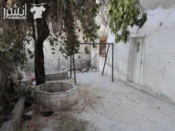بيت مستقل قديم للبيع عل درج في حي نزال منطقه بدر لفتا شارع باب الساهره عمر البناء ٤٠ سنه مساحه الارض ٢٣٩متر مكون من طابقين الطابق الأول مساحته ٦٠متر مكون غرفتين نوم وحمام ومطبخ وساحه اماميه والطابق ال...