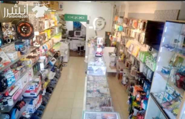 محل تجاري لبيع وصيانة الاجهزة الخلوية و الكمبيوترات وبيع الاكسسوارات وبيع بطاقات الشحن المدفوعة مسبقا وخطوط الهواتف المتنقلة بالاضافة الى تصوير الوثائق و الخدمات الطلابية و القرطاسية. المحل طابقين ب...