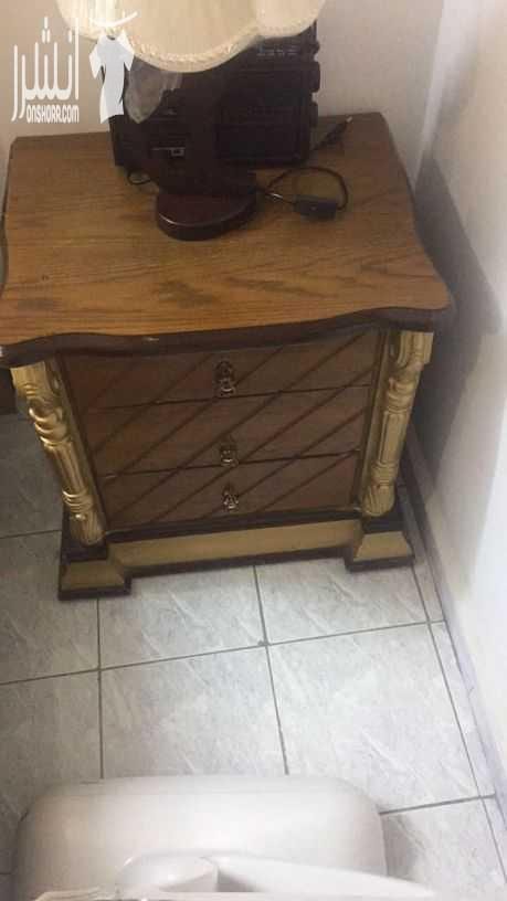 غرفة نوم اسره مصريه فخمه تفصيل للبيع بحال ممتاز بسعر ٥٠٠ دينار مع بردايه شباك وبرداية اباجور وكومدينه عدد ٢ من غير فرشة تخت مستعجل بداعي السفر هاتف رقم ٠٧٩٨٤٥٦٢٣٧