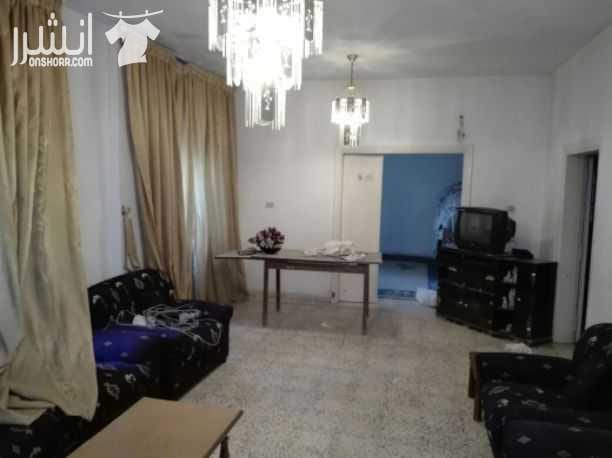 بيت مستقل قديم للبيع عل درج في حي نزال منطقه بدر لفتا شارع باب الساهره عمر البناء ٤٠ سنه مساحه الارض ٢٣٩متر مكون من طابقين الطابق الأول مساحته ٦٠متر مكون غرفتين نوم وحمام ومطبخ وساحه اماميه والطابق ال...