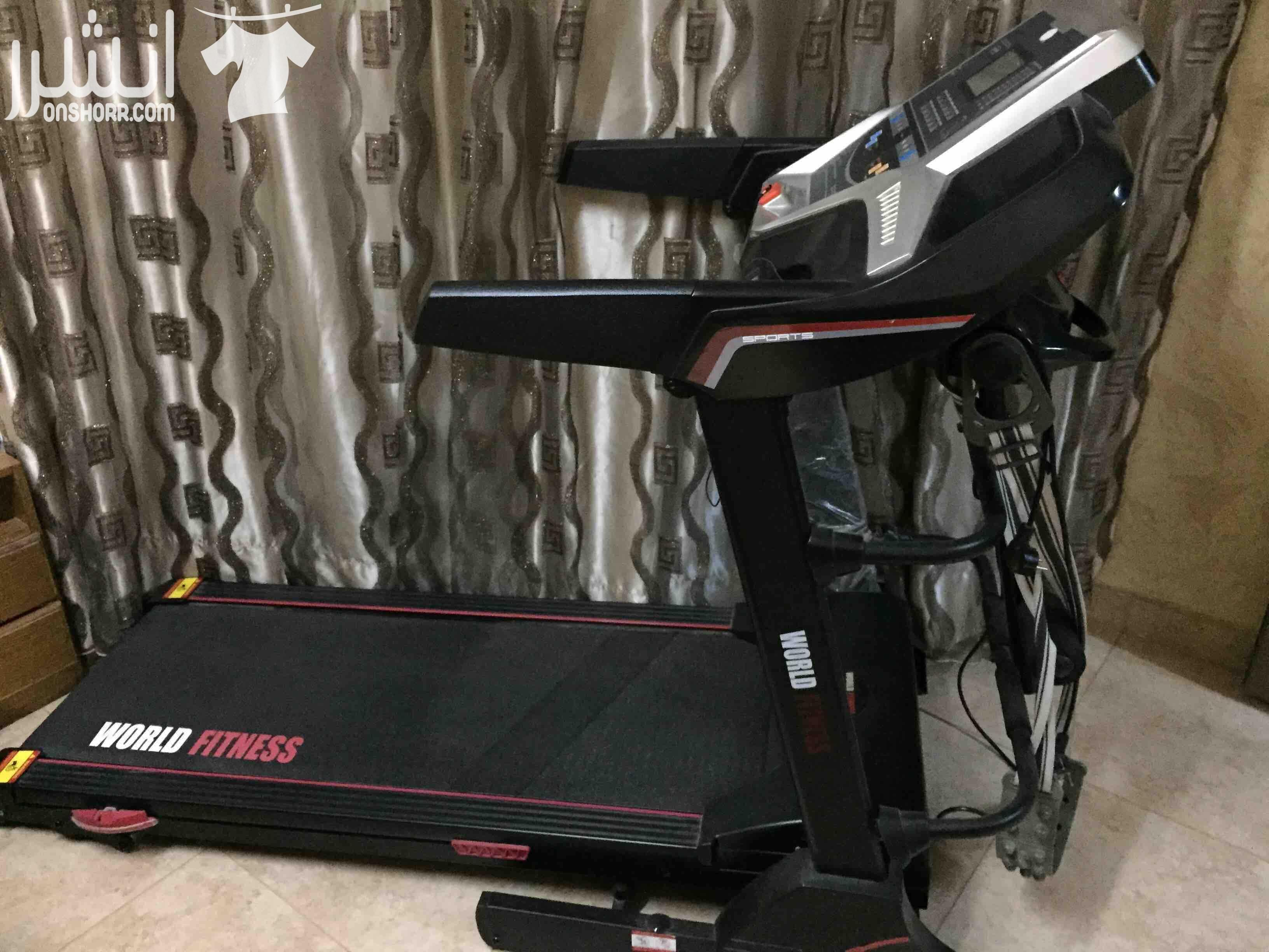 جهاز مشي بحالة ممتازة 12 برنامج قابل للطي نوعو world fitness شاشة ديجتال حساسات لقياس عدد نبضات القلب واقي صدمات يتحمل150 كغ مستعمل استعمال خفيف جدا جهاز فايبريشن لشد ونحت الجسم 250 دينار