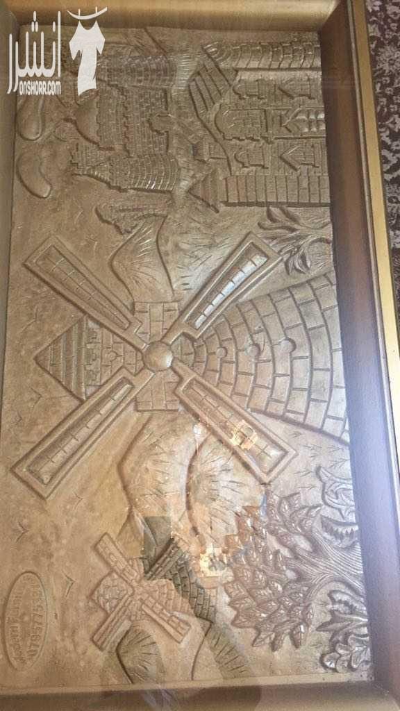 طقم كنابيات فخم بحاله ممتازه مع سجاده كبيره وطاولات قزاز وخشب مصري محفر وطاولتين صغار سحب ضيافه مع بردايه ٥٥٠ دينار هاتف رقم ٠٧٩٨٤٥٦٢٣٧