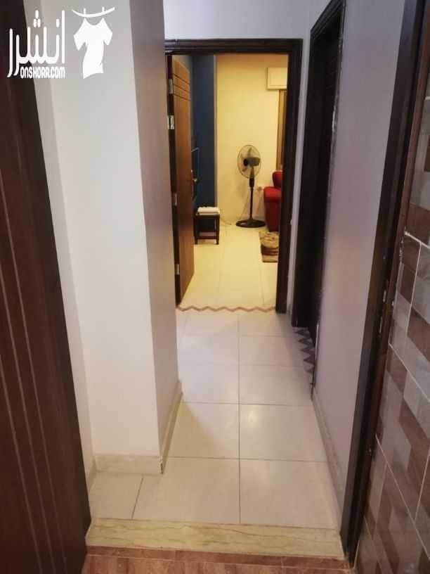 شقه للبيع المساحه ١٢٠م تقريبا طابق أول الموقع جبل الزهور بالقرب من مسجد خليل السالم مكونه من غرفة ضيوف وغرفة معيشه وغرفة نوم ماستر وغرفة نوم اطفال وحمام ومطبخ راكب وبرنده ويوجد اصانصيل وكراج عمر الإسك...