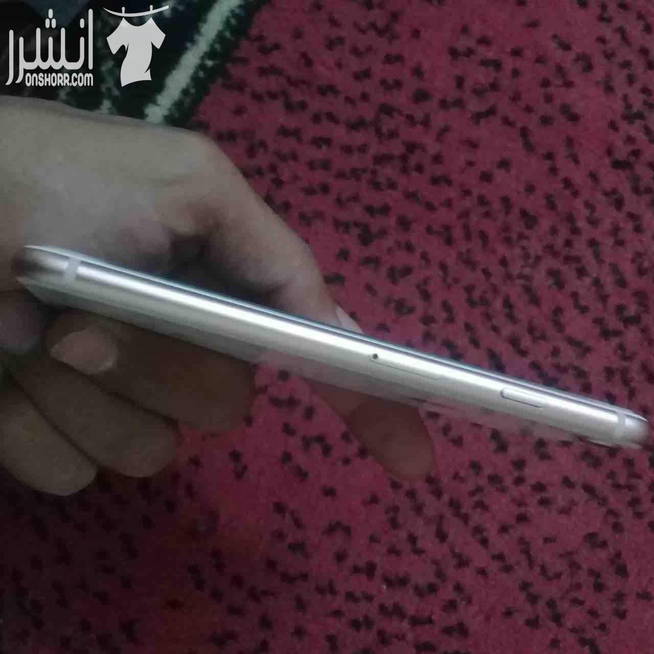 ايفون 8 نضيف اخو الجديد للبيع وقابل للبدل على ايفون 7 من 128 جيجا وفوق الايفون 8 موجود معو شاحن الاصلي وسماعة غير اصلية الذاكرة 64 سبب البيع فقط الرغبة في السفن عن جميع الاجهزة وافحص وين مابدك