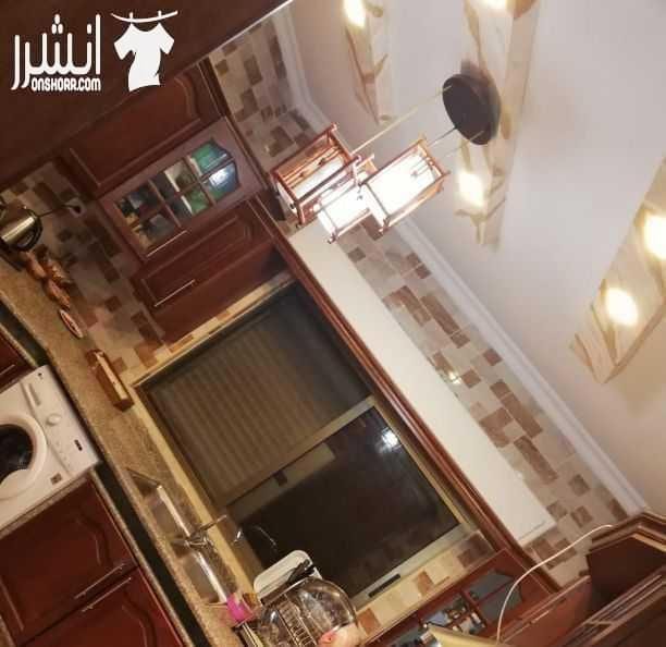شقه للبيع المساحه ١٢٠م تقريبا طابق أول الموقع جبل الزهور بالقرب من مسجد خليل السالم مكونه من غرفة ضيوف وغرفة معيشه وغرفة نوم ماستر وغرفة نوم اطفال وحمام ومطبخ راكب وبرنده ويوجد اصانصيل وكراج عمر الإسك...