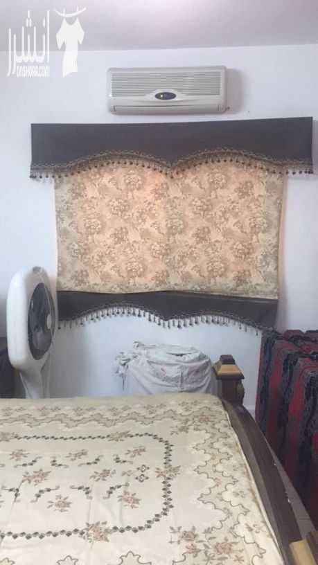 غرفة نوم اسره مصريه فخمه تفصيل للبيع بحال ممتاز بسعر ٥٠٠ دينار مع بردايه شباك وبرداية اباجور وكومدينه عدد ٢ من غير فرشة تخت مستعجل بداعي السفر هاتف رقم ٠٧٩٨٤٥٦٢٣٧