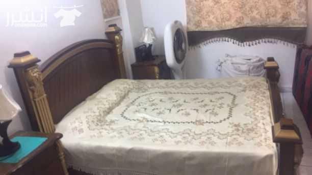 غرفة نوم اسره مصريه فخمه تفصيل للبيع بحال ممتاز بسعر ٥٠٠ دينار مع بردايه شباك وبرداية اباجور وكومدينه عدد ٢ من غير فرشة تخت مستعجل بداعي السفر هاتف رقم ٠٧٩٨٤٥٦٢٣٧
