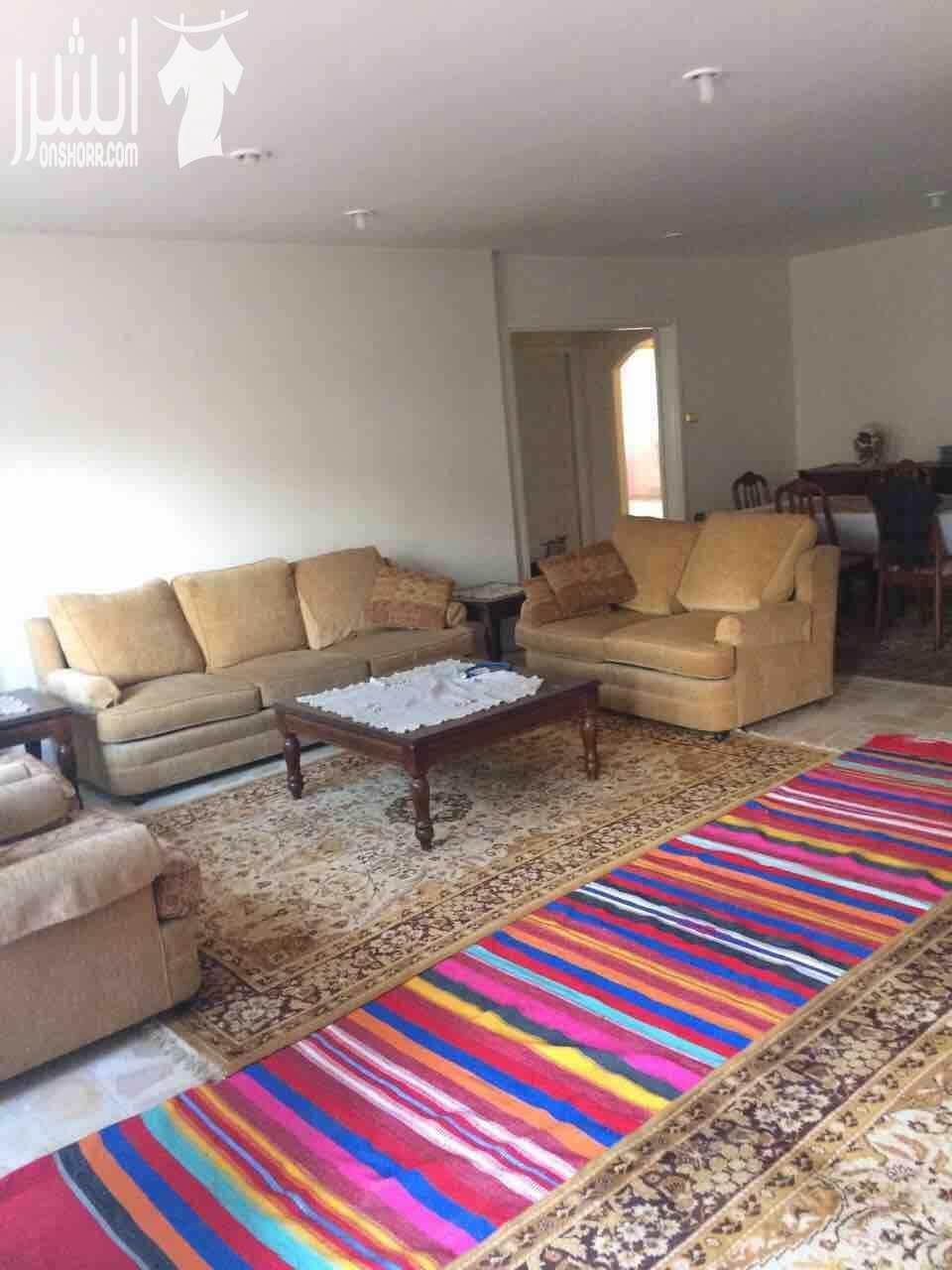 خلدا شقه ارضيه من ڤيلأ مساحه 180م داخلي خارجي 350م 3نوم 2حمام مطبخ غرفت معيشه وضيوف وسفره غرفت شغاله مستودع كراج خاص تدفئه مركزيه حديقه جميله جدا واسعه السعر 7500 على دفعات للجادين الرجاء التوا...
