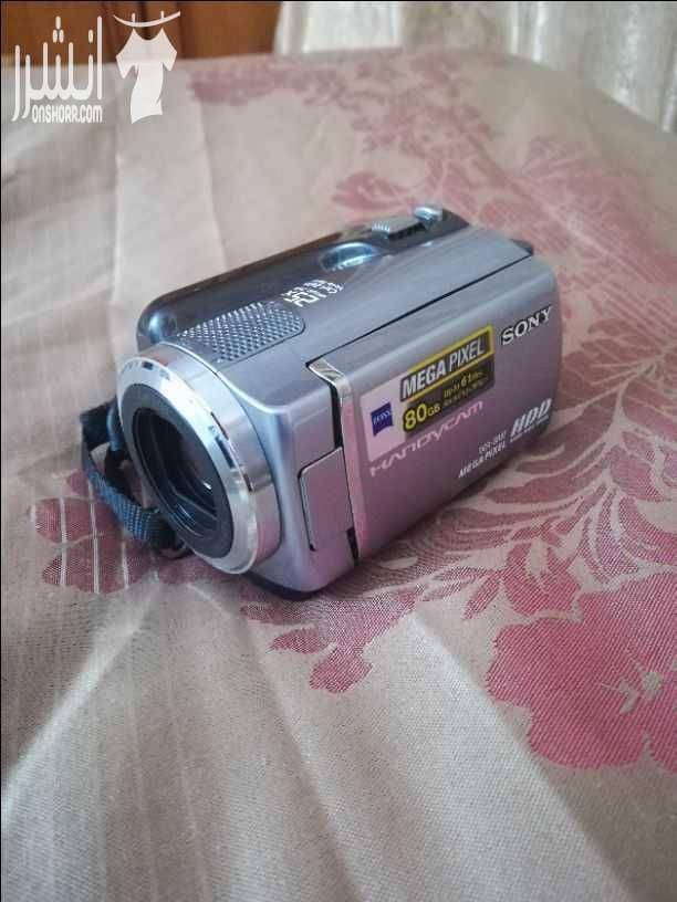 كاميرا sony جديدة غير مستعملة (80GB، up to 61 Hrs، 2000X Digital Zoom،recording (3Mbps) ،25X optical zoom ،مع جميع ملحقاتها الشاحن وصلة الكمبيوتر و وصلة جهاز التلفاز مع حقيبة لها، للجادين فقط التواصل...