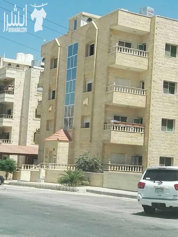 شقة فارغه للإيجار 3 غرف نوم واحده ماستر.3حمامات.بلكونه.صالون معيشه .بئر ماء اضافي مع مضخه.مصعد.طابق ثاني.عمر البناء 6 سنوات. منطقة الجبيهه.اشارة المنهل خلف مدارس الإبداع تلفون. 0795574097 0797807871