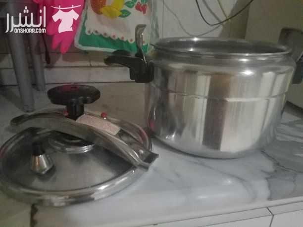 طنجرة ضغط الالمنيوم 9 لتر سعة 29 سم صناعة صينية نوع الباصرة الشهيرة جودة عالية استعمال بسيط بحالة الجديد لازالت كرتونتها موجودة بالإضافة إلى قطعها