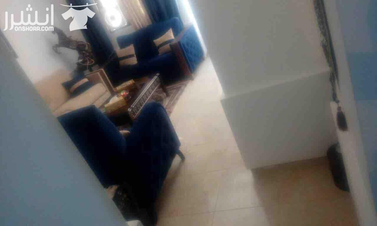 شقه للبيع في ضاحية الاقصى وراء مسجد الأتراك سابقا يتكون من غرفتين نوم وصاله وحمام ومطبخ تسويه مساحة البيت ٨٤ م.