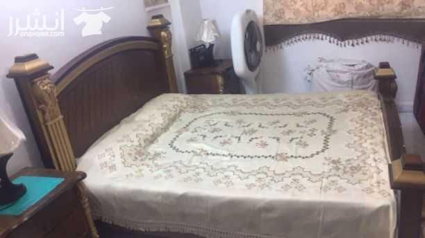 غرفة نوم اسره مصريه فخمه تفصيل للبيع بحال ممتاز بسعر ٥٠٠ دينار مع بردايه شباك وبرداية اباجور وكومدينه عدد ٢ من غير فرشة تخت مستعجل بداعي السفر هاتف رقم ٠٧٩٨٤٥٦٢٣٧