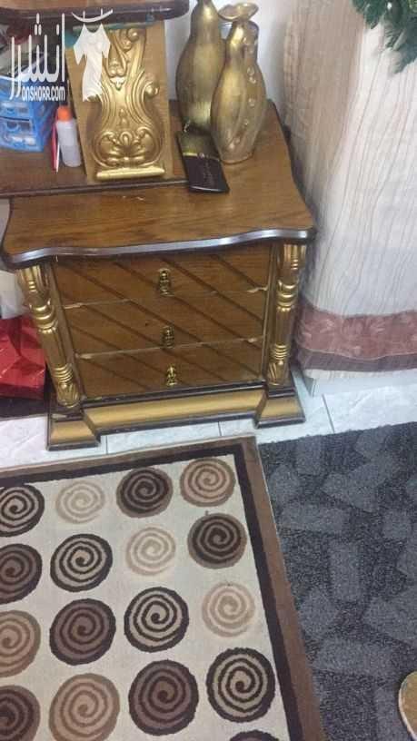 غرفة نوم اسره مصريه فخمه تفصيل للبيع بحال ممتاز بسعر ٥٠٠ دينار مع بردايه شباك وبرداية اباجور وكومدينه عدد ٢ من غير فرشة تخت مستعجل بداعي السفر هاتف رقم ٠٧٩٨٤٥٦٢٣٧