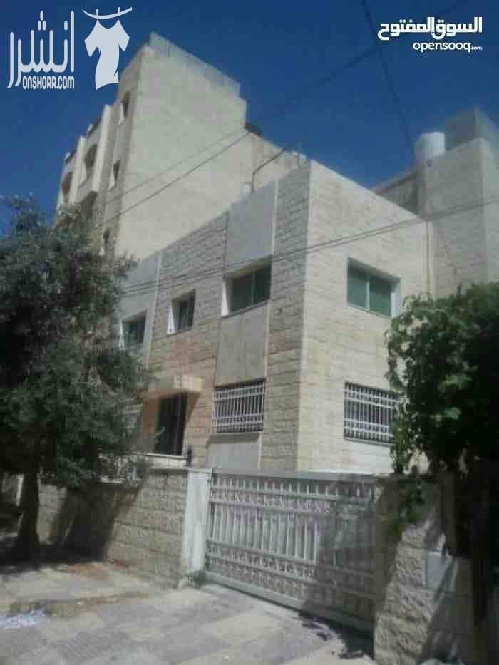 بيت مساحة 150 متر مربع على قطعه 300 متر مربع طابقين البيت بناء 2004 مطلوب 180 الف دينار وقابل لتفاوض اذا كان الامر جدياً من المالك مباشره