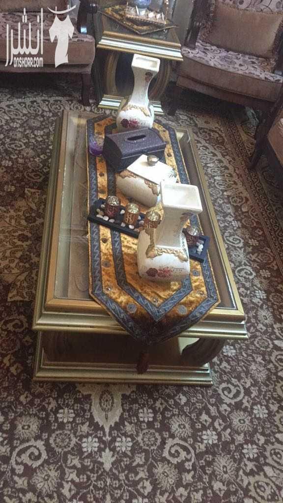 طقم كنابيات فخم بحاله ممتازه مع سجاده كبيره وطاولات قزاز وخشب مصري محفر وطاولتين صغار سحب ضيافه مع بردايه ٥٥٠ دينار هاتف رقم ٠٧٩٨٤٥٦٢٣٧
