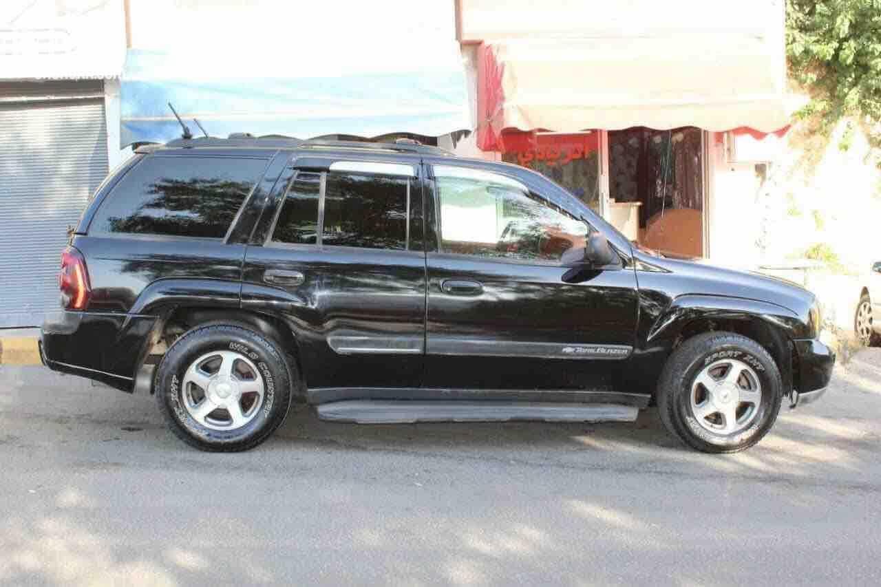 سيارة شيفوليه بلايزر موديل 2002 وارد امريكي ترخيص واطي 3 جيد 1 قصعه اثر بانكيت 4 ويل ما كانت امن عام لون خارجي اسود مميز وفرش جلد احمر البيع ع الكاش 7000 الاف دينار او اقساط دفعه 5000 واقساط 250...