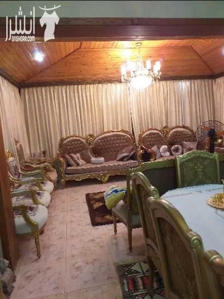 شقة ارضي للبيع ٣ غرف نوم غرفه ماستر مع برنده وصاله وصالون و غرفه سفره ومطبخ راكب وحمامين ومداخل منفصله على العماره وكراج سيارة للتواصل على الرقم ٠٧٩٩٨٢٨٣٠٤