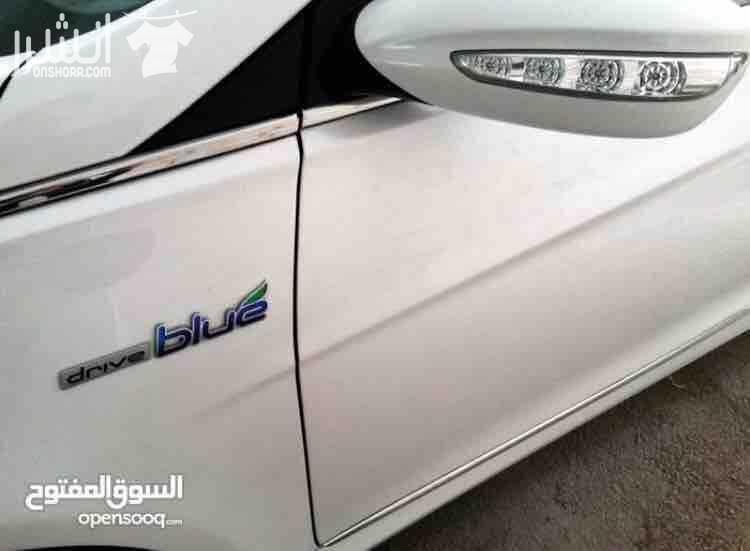 سوناتا كوري هايبريد 2012-من مالكها ماتور 2000 CC قوي و اقتصادي لون سلفر ميتاليك جنط 17 اصلي مميز فئة الرويال برستيج ( فل الفل) فرش جلد أسود كراسي امامية كهرباء ذاكرة كرسي عدد 2 كراس أمامية مدفية و...