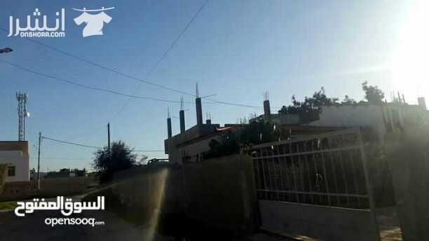 مطلوب بيت مستقل او شقه في عمان اوضواحيها. للبدل ببيت طابقين طريق المطار بالقرب من الجامعه الالمانيه. مساحه 305 م الطابق الاول.الثاني نفس المساحه لكن غير مكتمل اعمده وتصوينه. في دونم ارض مزرعه زيتون و...