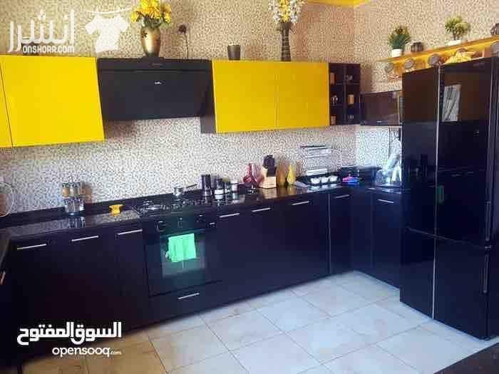 شقه مفروشه في دير غبار ٢٣٠ م طابق ثالث روف ١٢٠ م شبه فيلا فخمه جدا بسعر ٢٣٠ الف مع العفش ٠٧٩٦٦٠٠١٤٠