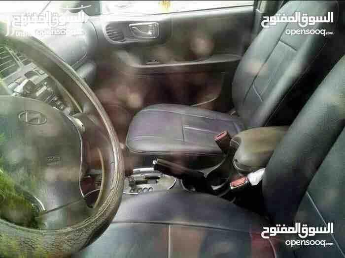 هونداي سنتافي للبيع السيارة بصﻻة على النبي مش ناقصها اشي شغل و امشي الفحص 4 جيد القير اوتوماتيك توب ترونك ماتور 2400 قوي واقتصادي السيارة مرخصة لغاية 2018/4/4 كندشن شغال حامي بارد بس بده غاز مثبت سر...
