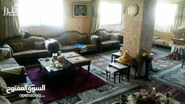 للبيع..للبدل.للبيع.للبدل ..اقساط
بيت للبيع. او البدل. مساحه 305م ارض دونم.
بالقرب من الجامعه الالمانيه.طريق مادبا. (( نوم5،حمام4. ماستر2. مطبخ2 معيشه.صالون. موزع. مدخلبن. قاعه استقبال كببره 9*7. خز...
