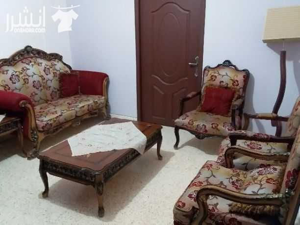 شقه طابق ثالث واخير معها غرفة بويلر مع حمامها ع السطح الشقة ممكن تنعمل شقتين اطلالتها رائعه جدا مكونه من ٤ غرف نوم ومطبخ و٣ حمامات وبلكونتين وترأس وصاله وصالون