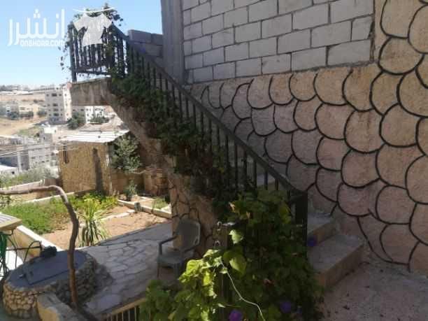 بيت ???? مستقل مساحة ارض 768 مساحة البناء 468 متر وتسويه 68 واجهه حجر منزل ???? ريفي طله مشرقه بير انجاصه 3×3 عمر البناء 5 سنوات مشجر لوزيات وزيتون وعنب وتين وخوخ وتفاح شقتين كل شقه 200 متر السعر 200...