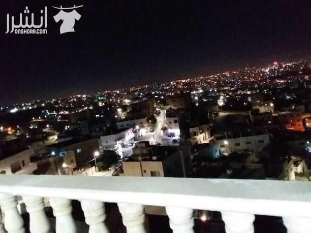 شقه طابق ثالث واخير معها غرفة بويلر مع حمامها ع السطح الشقة ممكن تنعمل شقتين اطلالتها رائعه جدا مكونه من ٤ غرف نوم ومطبخ و٣ حمامات وبلكونتين وترأس وصاله وصالون